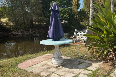 Commercial property in Punta Gorda, Florida 579.06 sq.m. № 2102004 - photo 8