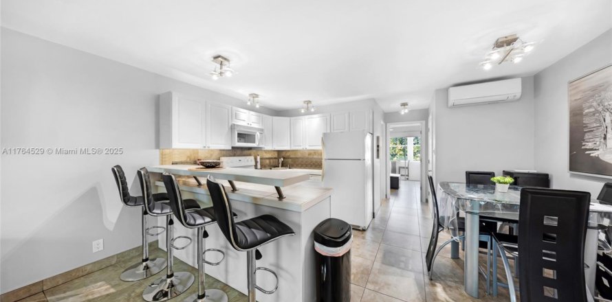 Condo in Miami, Florida, 1 bedroom № 1715644