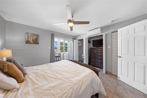 Condo in Miami, Florida, 1 bedroom  № 1715644 - photo 16