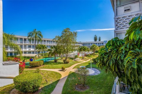 Condo in Miami, Florida, 1 bedroom  № 1715644 - photo 26