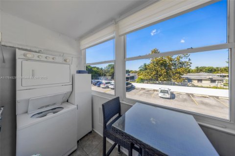 Condo in Miami, Florida, 1 bedroom  № 1715644 - photo 23
