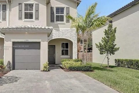 Adosado en venta en Homestead, Florida, 3 dormitorios, 123.65 m2 № 1946925 - foto 1