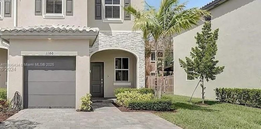 Adosado en Homestead, Florida 3 dormitorios, 123.65 m2 № 1946925