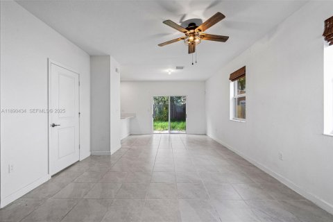 Adosado en venta en Homestead, Florida, 3 dormitorios, 123.65 m2 № 1946925 - foto 4