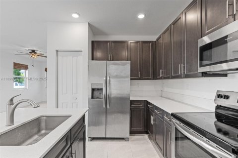 Adosado en venta en Homestead, Florida, 3 dormitorios, 123.65 m2 № 1946925 - foto 11