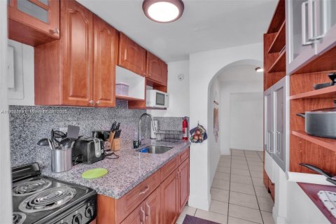 Villa ou maison à louer à Miami, Floride: 41.81 m2 № 1957125 - photo 10