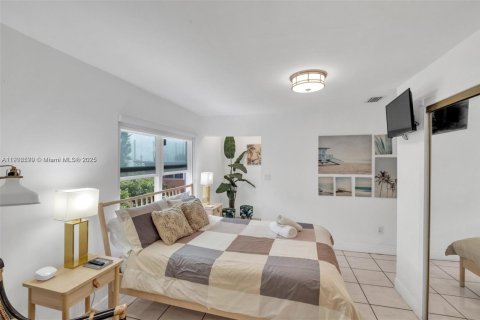 Villa ou maison à louer à Miami, Floride: 41.81 m2 № 1957125 - photo 9