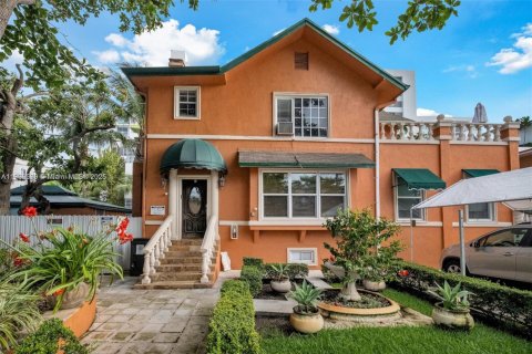 Villa ou maison à louer à Miami, Floride: 41.81 m2 № 1957125 - photo 1