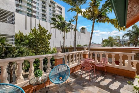 Villa ou maison à louer à Miami, Floride: 41.81 m2 № 1957125 - photo 4