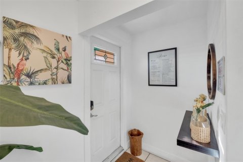 Villa ou maison à louer à Miami, Floride: 41.81 m2 № 1957125 - photo 6