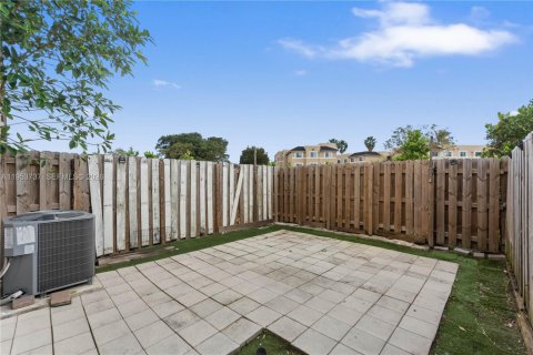 Touwnhouse à vendre à Miami, Floride: 3 chambres, 129.41 m2 № 2011979 - photo 25