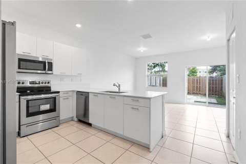 Touwnhouse à vendre à Miami, Floride: 3 chambres, 129.41 m2 № 2011979 - photo 17