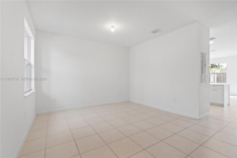 Touwnhouse à vendre à Miami, Floride: 3 chambres, 129.41 m2 № 2011979 - photo 11