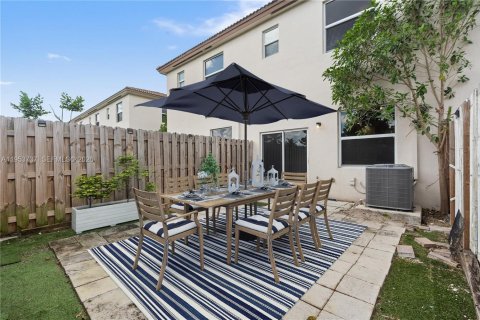 Touwnhouse à vendre à Miami, Floride: 3 chambres, 129.41 m2 № 2011979 - photo 23