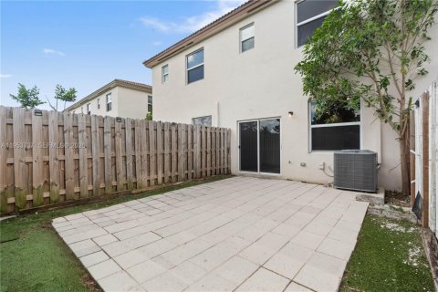 Touwnhouse à vendre à Miami, Floride: 3 chambres, 129.41 m2 № 2011979 - photo 24