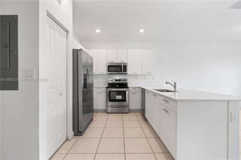 Touwnhouse à vendre à Miami, Floride: 3 chambres, 129.41 m2 № 2011979 - photo 28