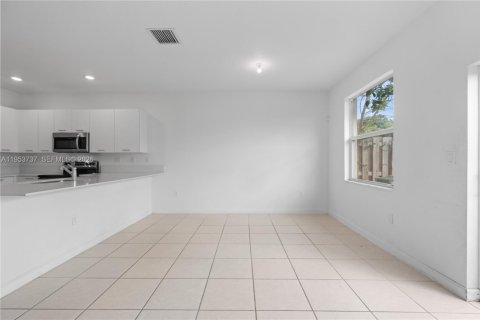 Touwnhouse à vendre à Miami, Floride: 3 chambres, 129.41 m2 № 2011979 - photo 20