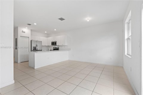 Touwnhouse à vendre à Miami, Floride: 3 chambres, 129.41 m2 № 2011979 - photo 10