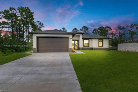 House in Lehigh Acres, Florida 4 bedrooms № 1846297 - photo 2