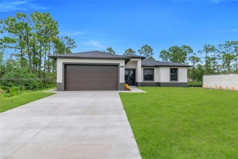 House in Lehigh Acres, Florida 4 bedrooms № 1846297 - photo 3