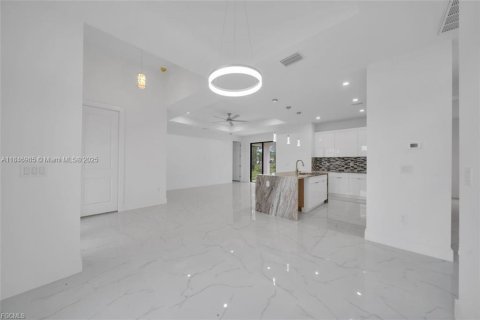 House in Lehigh Acres, Florida 4 bedrooms № 1846297 - photo 13