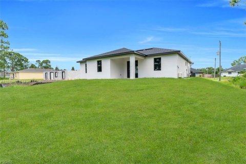 House in Lehigh Acres, Florida 4 bedrooms № 1846297 - photo 6