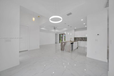 House in Lehigh Acres, Florida 4 bedrooms № 1846297 - photo 12