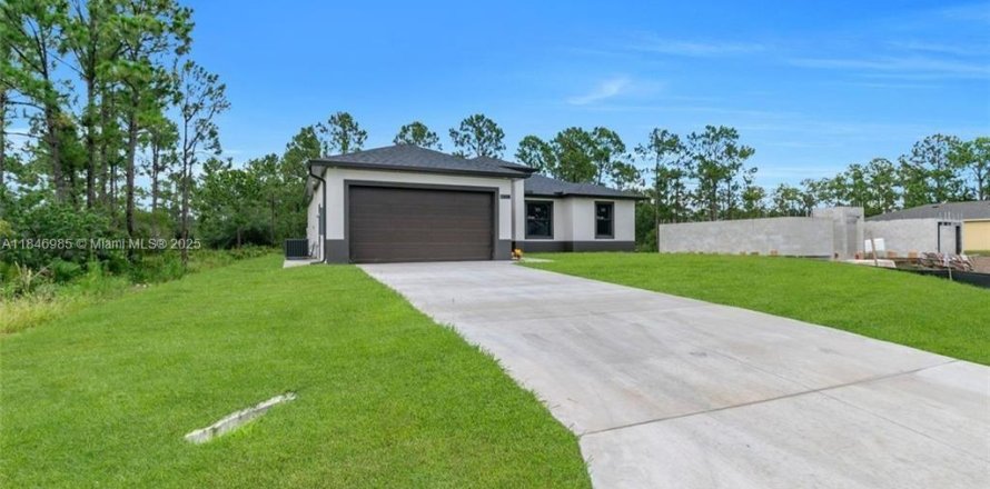 House in Lehigh Acres, Florida 4 bedrooms № 1846297