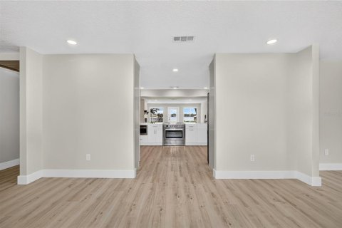 Villa ou maison à louer à Orlando, Floride: 4 chambres, 250.84 m2 № 2277143 - photo 3