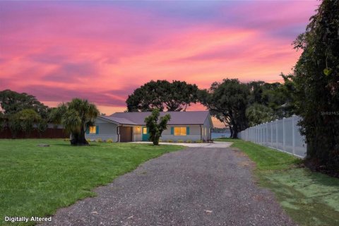 House in Orlando, Florida 4 bedrooms, 250.84 sq.m. № 2277143