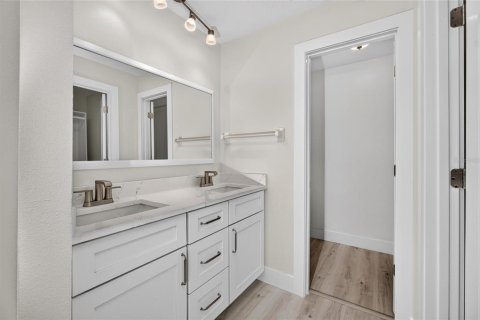Villa ou maison à louer à Orlando, Floride: 4 chambres, 250.84 m2 № 2277143 - photo 6