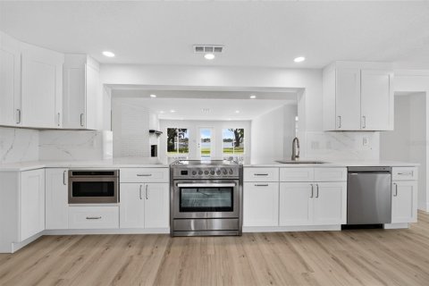 Villa ou maison à louer à Orlando, Floride: 4 chambres, 250.84 m2 № 2277143 - photo 4