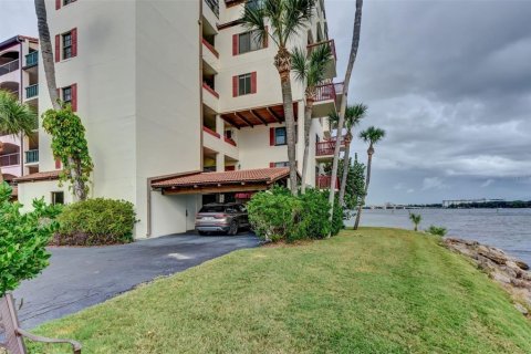 Condo in Daytona Beach, Florida, 3 bedrooms № 2330536 - photo 9