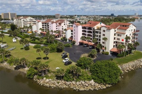 Condo in Daytona Beach, Florida, 3 bedrooms № 2330536 - photo 24