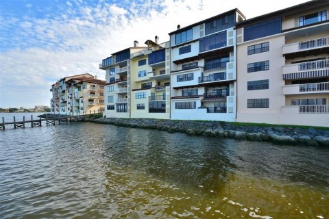 Condo in Daytona Beach, Florida, 3 bedrooms № 2330536 - photo 3
