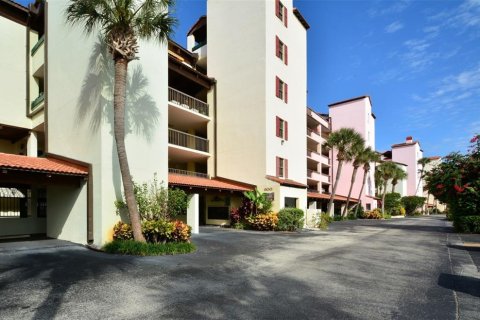 Condo in Daytona Beach, Florida, 3 bedrooms № 2330536 - photo 7