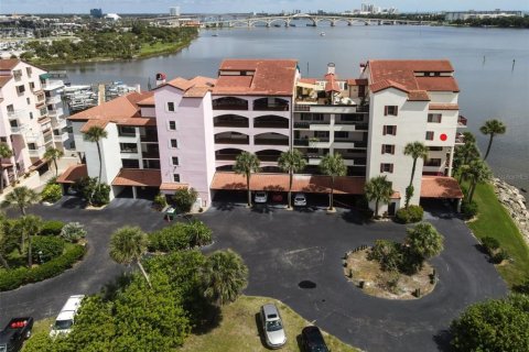 Condo in Daytona Beach, Florida, 3 bedrooms № 2330536 - photo 29