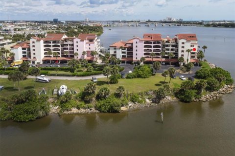 Condo in Daytona Beach, Florida, 3 bedrooms № 2330536 - photo 26