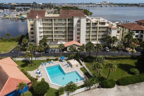 Condo in Daytona Beach, Florida, 3 bedrooms № 2330536 - photo 21