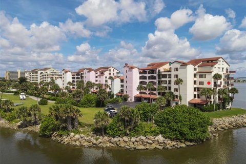 Condo in Daytona Beach, Florida, 3 bedrooms № 2330536 - photo 23