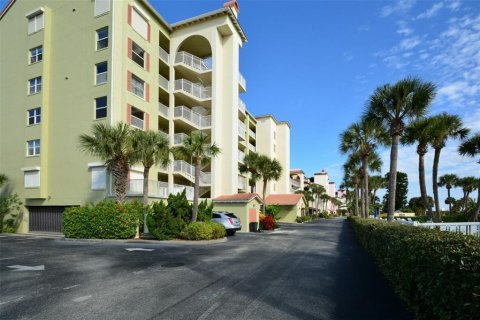 Condo in Daytona Beach, Florida, 3 bedrooms № 2330536 - photo 8