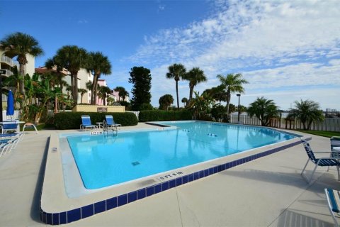 Condo in Daytona Beach, Florida, 3 bedrooms № 2330536 - photo 6