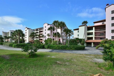 Condo in Daytona Beach, Florida, 3 bedrooms № 2330536 - photo 2
