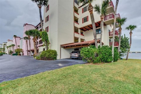 Condo in Daytona Beach, Florida, 3 bedrooms № 2330536 - photo 10