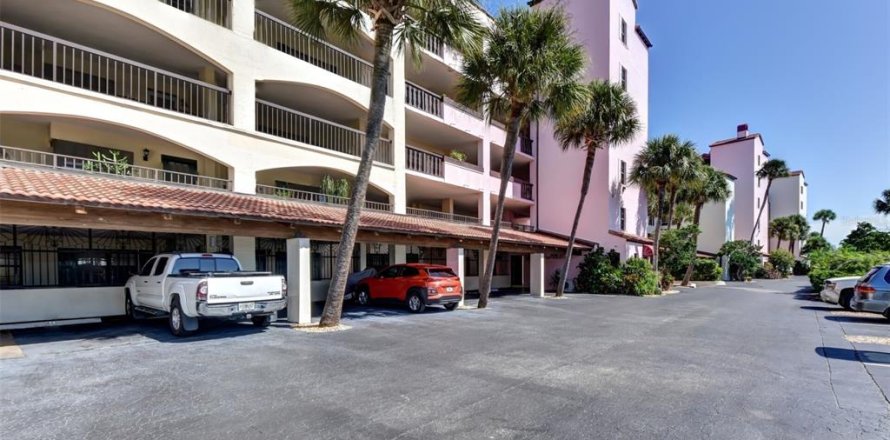 Condo in Daytona Beach, Florida, 3 bedrooms № 2330536