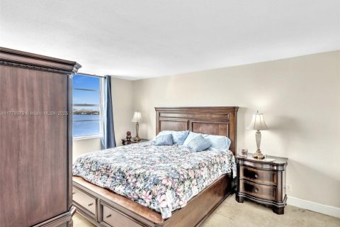 Condo in Miami Beach, Florida, 1 bedroom  № 1714562 - photo 19