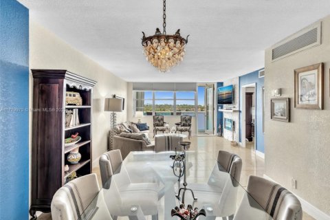 Condo in Miami Beach, Florida, 1 bedroom  № 1714562 - photo 11