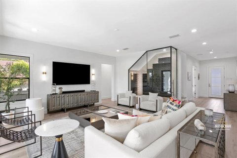 Casa en venta en Tampa, Florida, 5 dormitorios, 447.79 m2 № 1839074 - foto 8