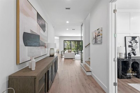 Casa en venta en Tampa, Florida, 5 dormitorios, 447.79 m2 № 1839074 - foto 6