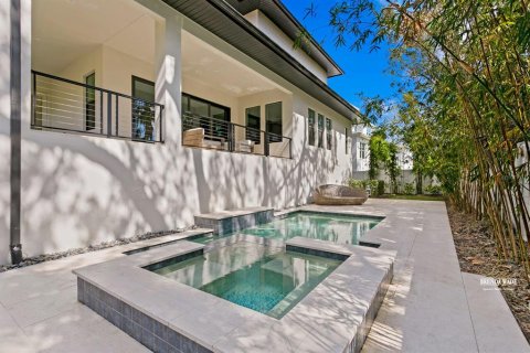 Casa en venta en Tampa, Florida, 5 dormitorios, 447.79 m2 № 1839074 - foto 4